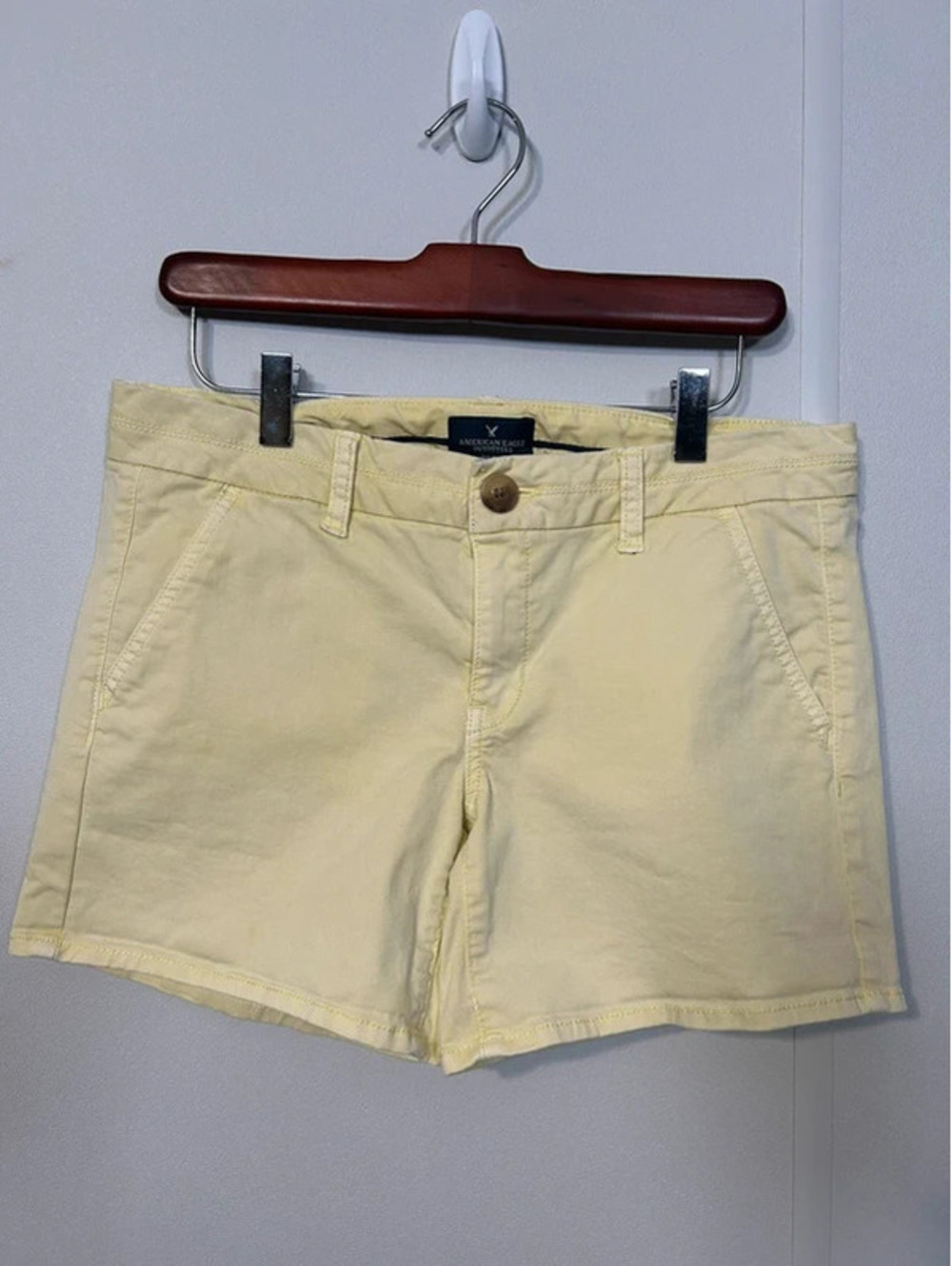 American Eagle Midi Shorts Size 6 Yellow Stretch Cotton